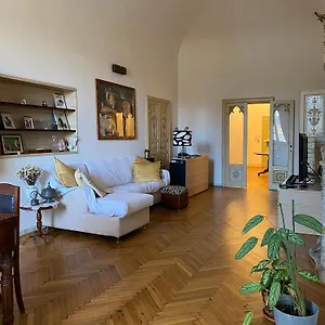 L'antica Casa Sui Lungarni Di Affittacamere